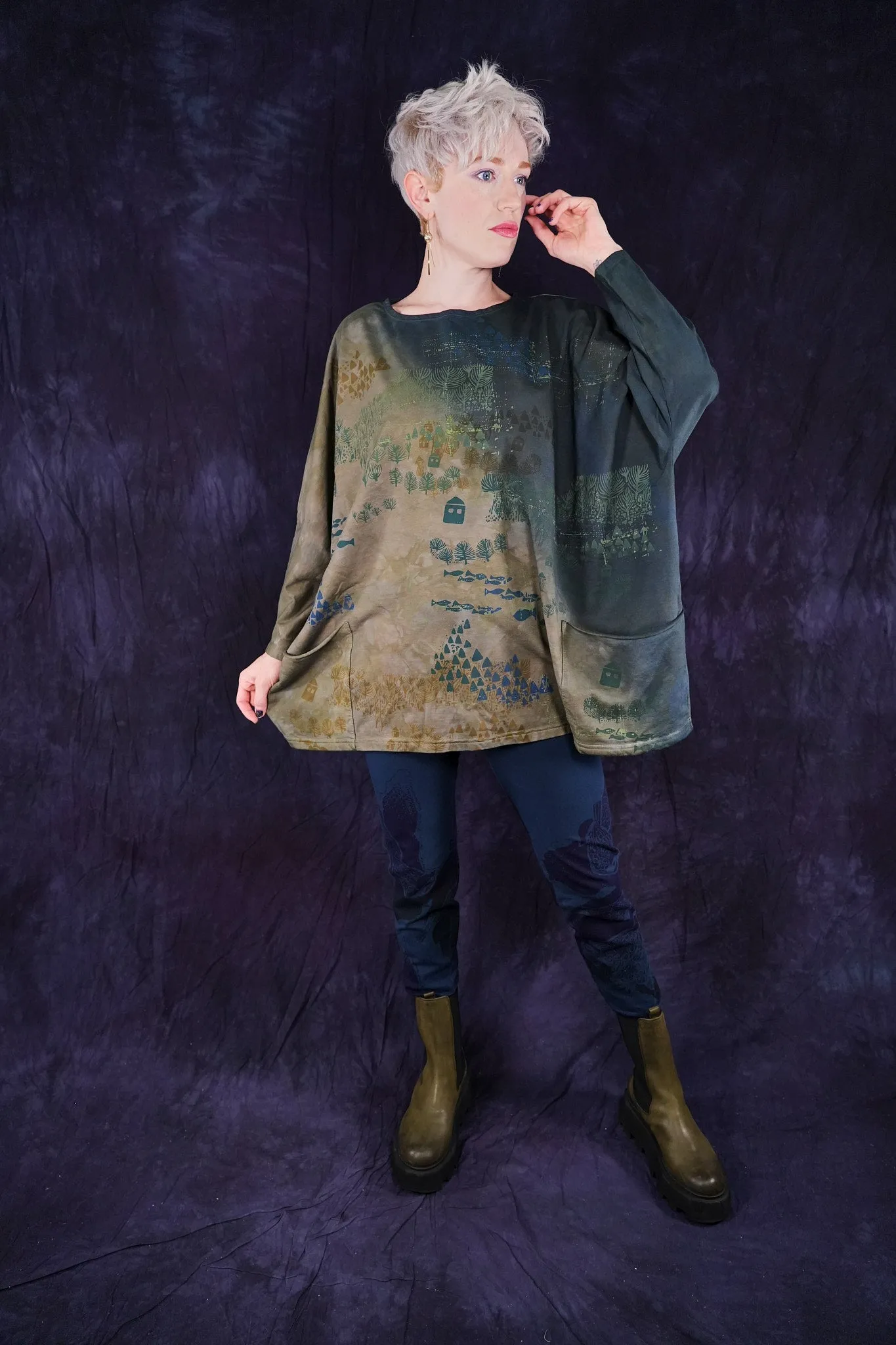 2319HD Writers Pocket Sweatshirt Winter Village