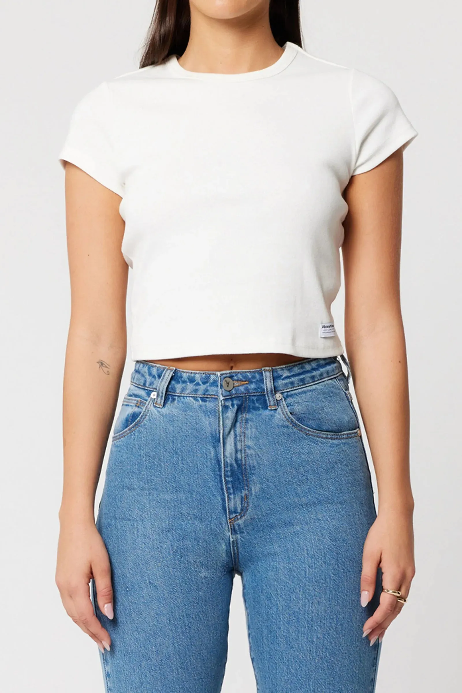 90S ICON BABY TEE - WHITE SAND