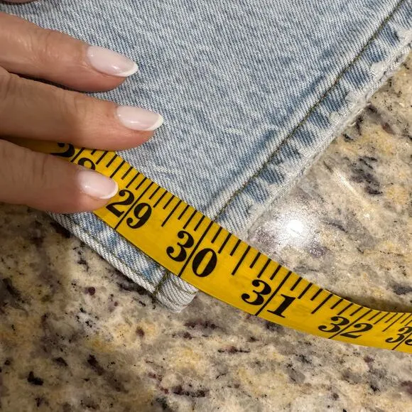 Abercrombie &amp; Fitch Ultra High Rise 90s Straight Ultra Rise Jean size 29 Light