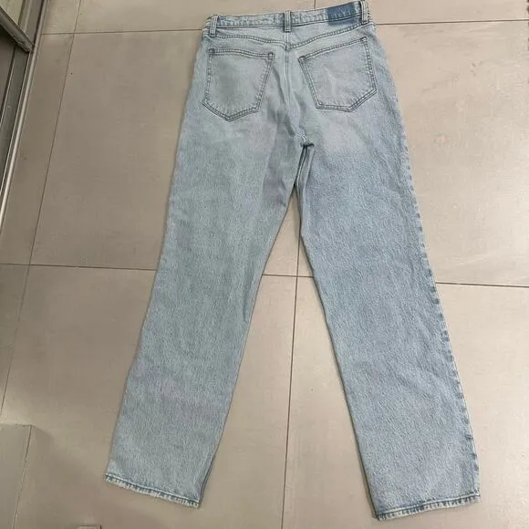 Abercrombie &amp; Fitch Ultra High Rise 90s Straight Ultra Rise Jean size 29 Light