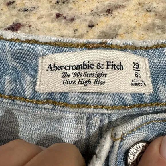 Abercrombie &amp; Fitch Ultra High Rise 90s Straight Ultra Rise Jean size 29 Light