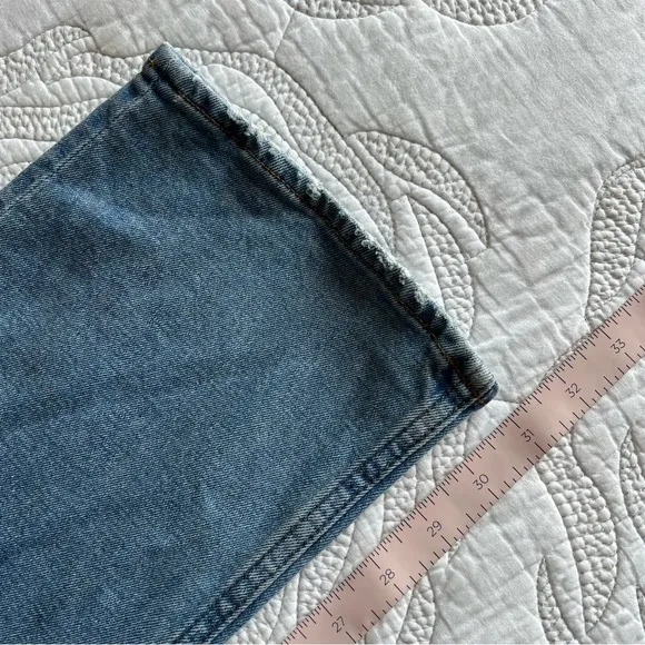 Abercrombie - Ultra High Rise 90s Slim Straight Jean - Criss-Cross Waistband