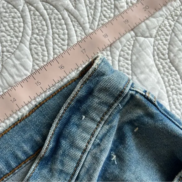 Abercrombie - Ultra High Rise 90s Slim Straight Jean - Criss-Cross Waistband