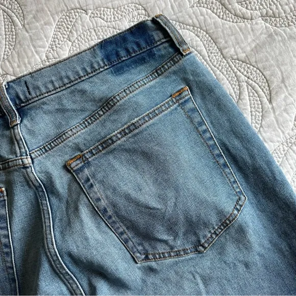 Abercrombie - Ultra High Rise 90s Slim Straight Jean - Criss-Cross Waistband