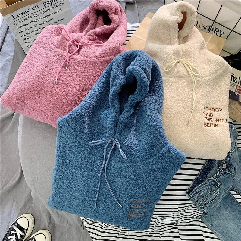 Alessia – Cozy Women’s Hooded Sweatshirt