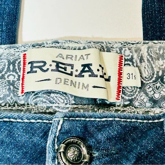 Ariat jeans Mid Rise Bootcut jeans Dark wash embroidered stretchy women Size 31