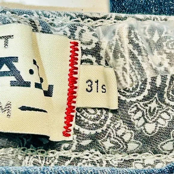 Ariat jeans Mid Rise Bootcut jeans Dark wash embroidered stretchy women Size 31