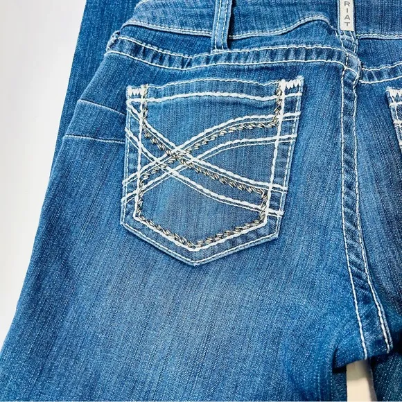 Ariat jeans Mid Rise Bootcut jeans Dark wash embroidered stretchy women Size 31