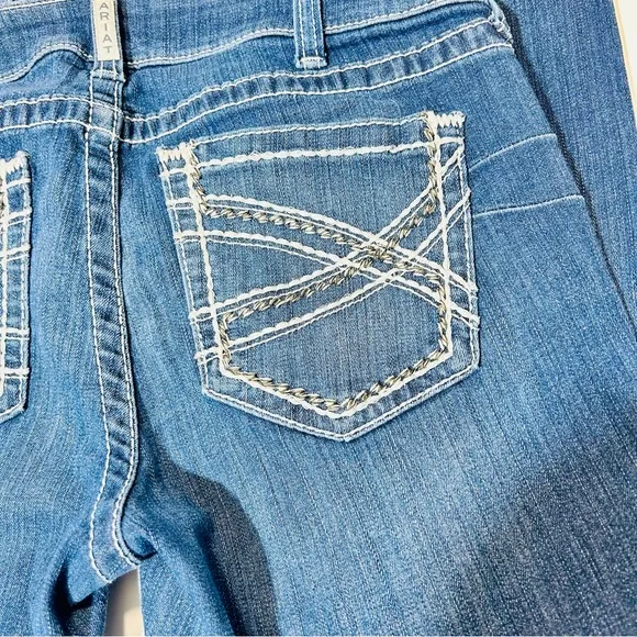 Ariat jeans Mid Rise Bootcut jeans Dark wash embroidered stretchy women Size 31