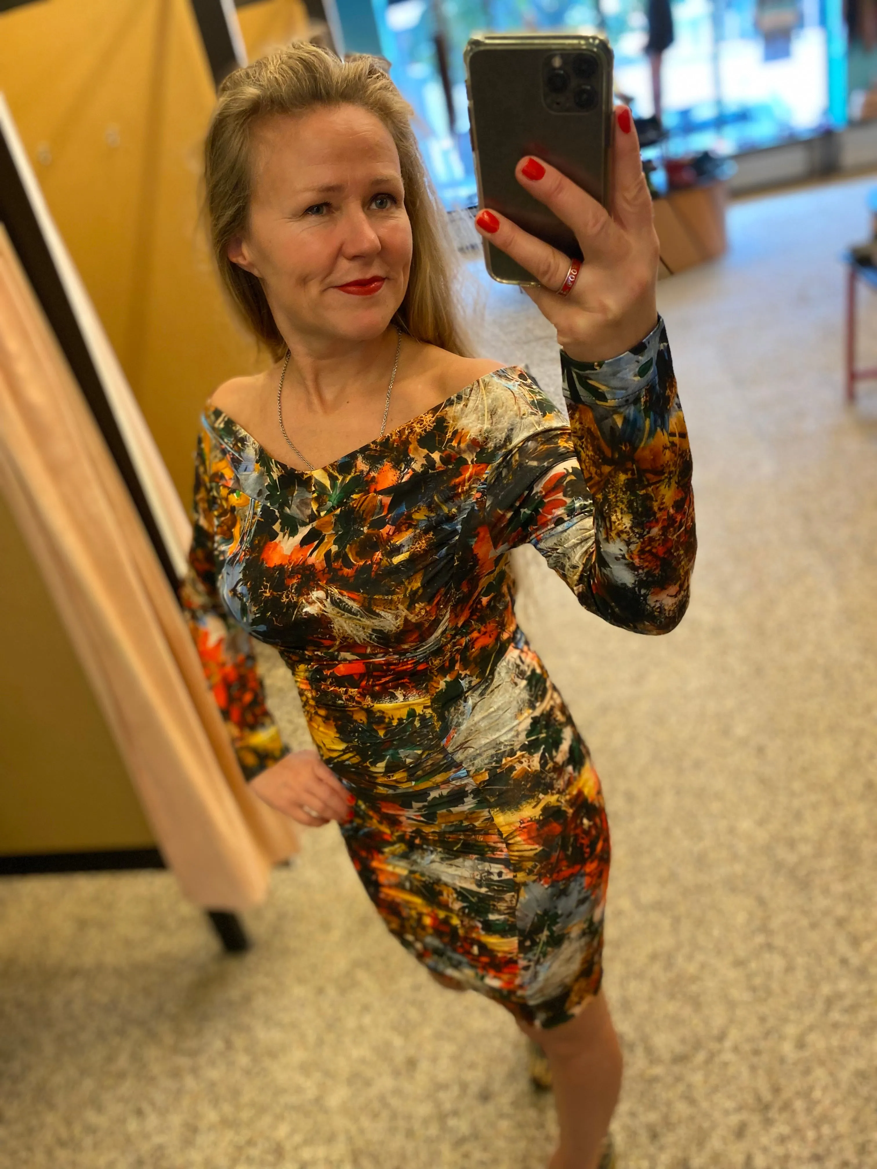 Betty Paige Þórsmörk yellow