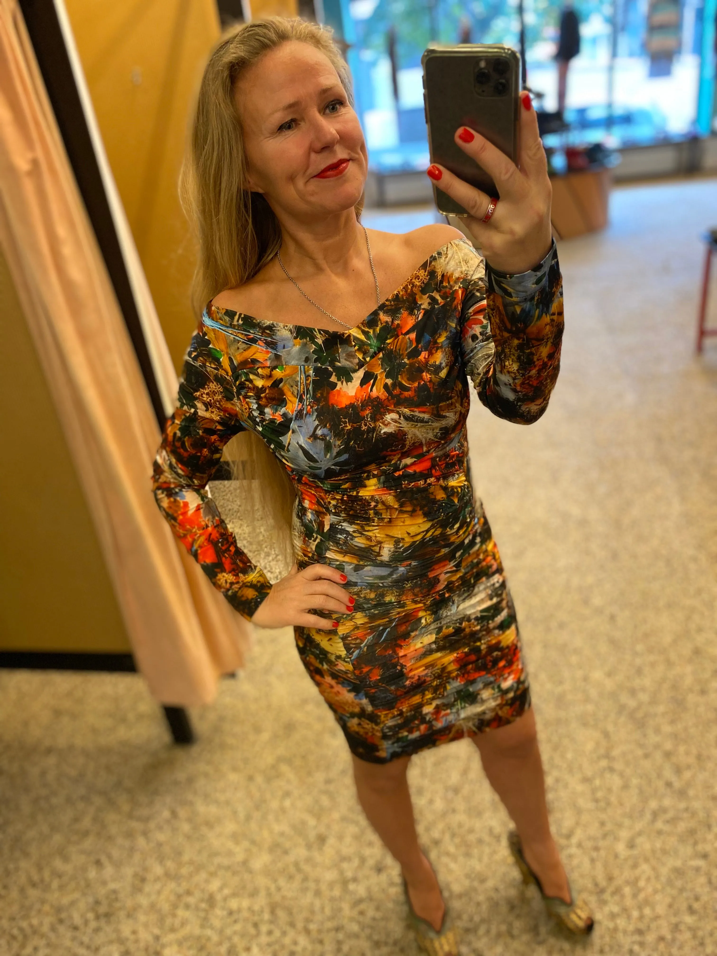 Betty Paige Þórsmörk yellow