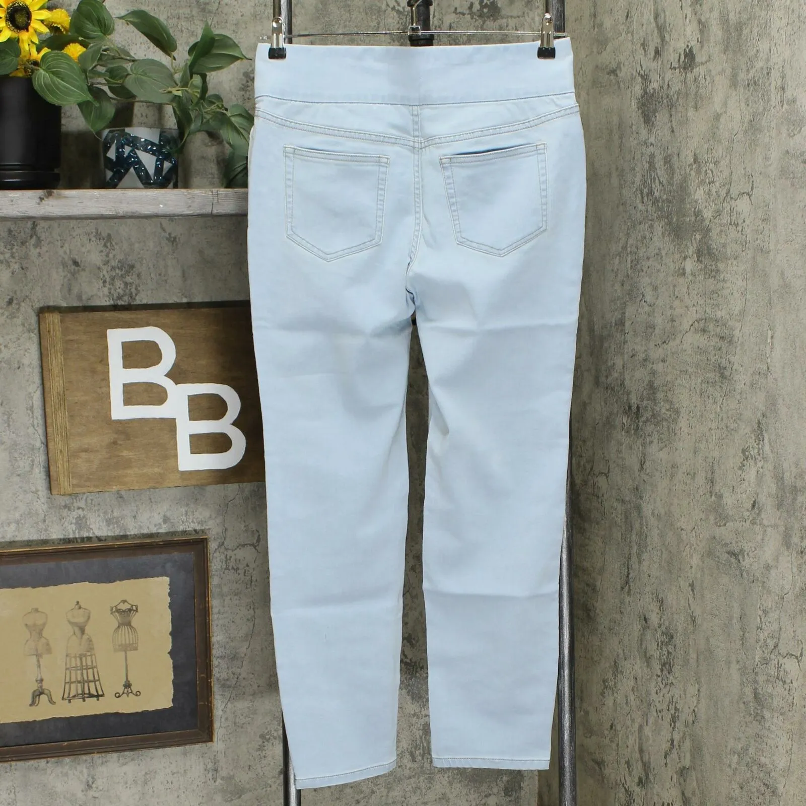 Denim & Co. Soft Stretch Smooth Waist Jeans Bleach Wash 8 Petite