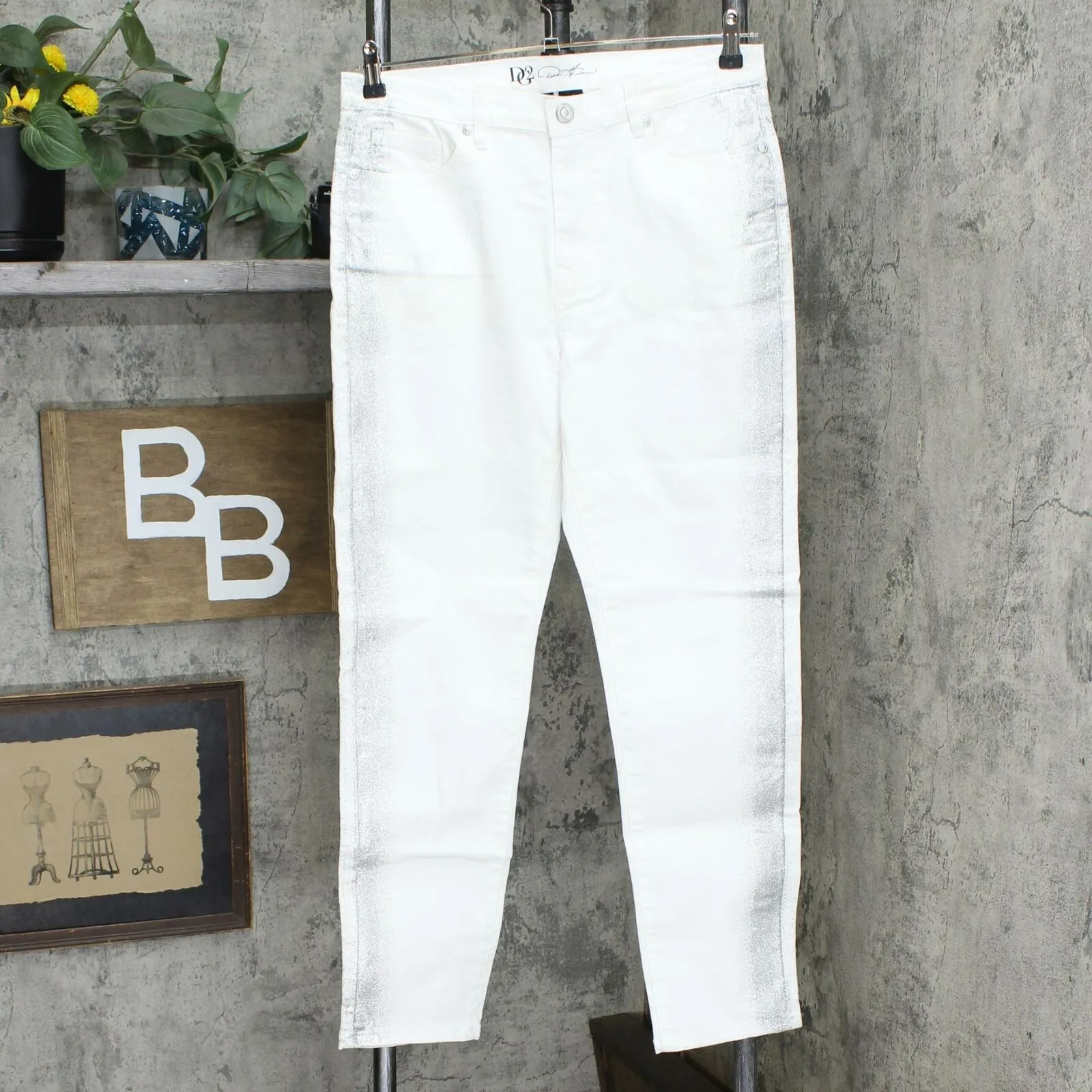 DG2 by Diane Gilman Glitter Spray Anniversary Skinny Jeans Ivory 12