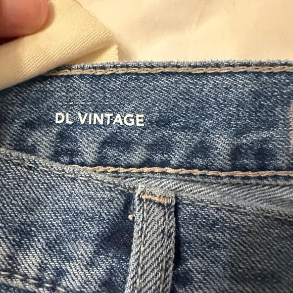 DL 1961 Emilie Straight Ultra High-Rise Vintage Style- NWT-Size 32 women’s jeans