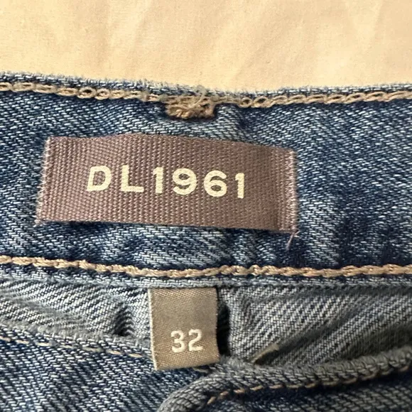 DL 1961 Emilie Straight Ultra High-Rise Vintage Style- NWT-Size 32 women’s jeans