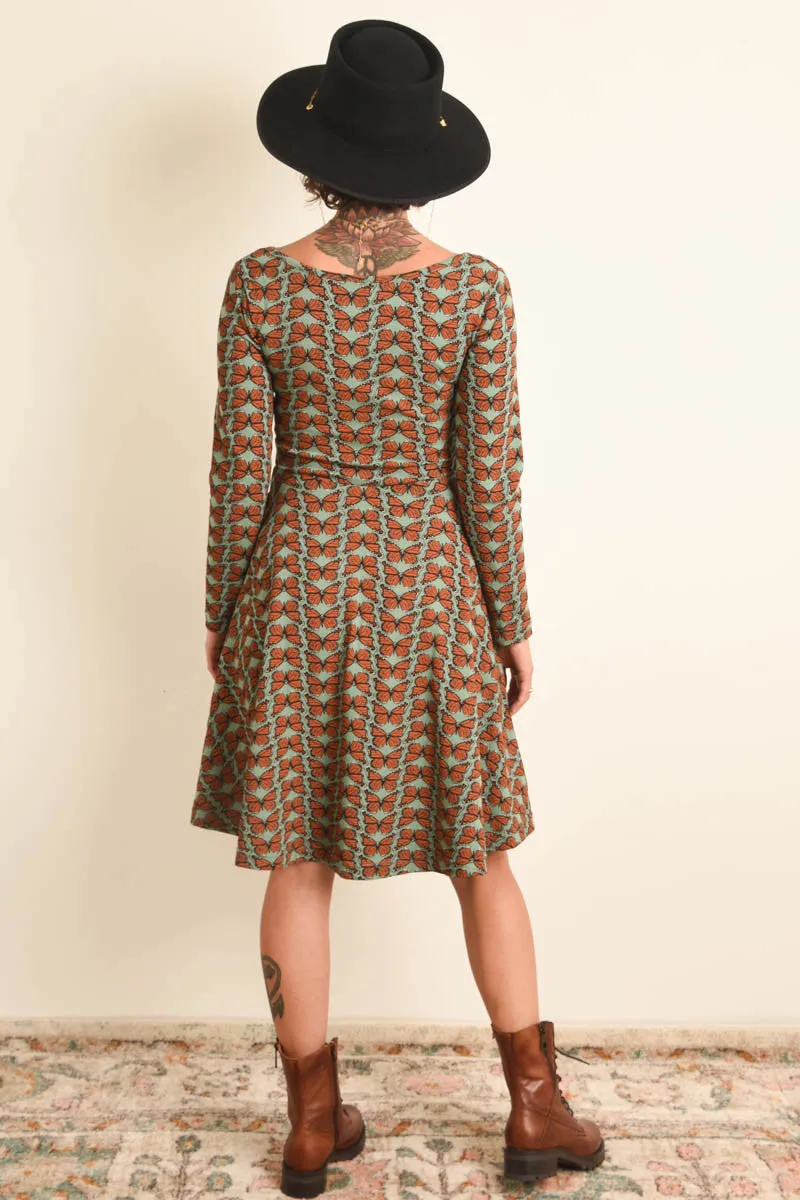 EASY DRESS