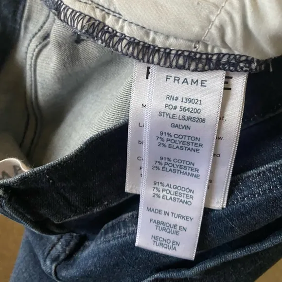 FRAME “Le Skinny de Jeanne” Raw-Stagger Hem Skinny Jeans