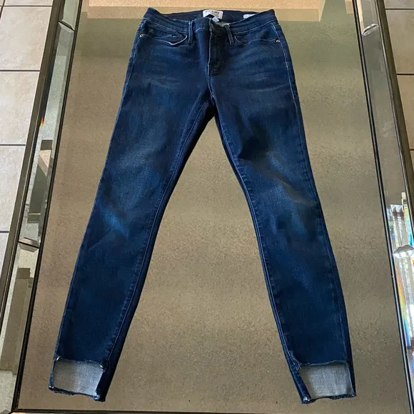 FRAME “Le Skinny de Jeanne” Raw-Stagger Hem Skinny Jeans