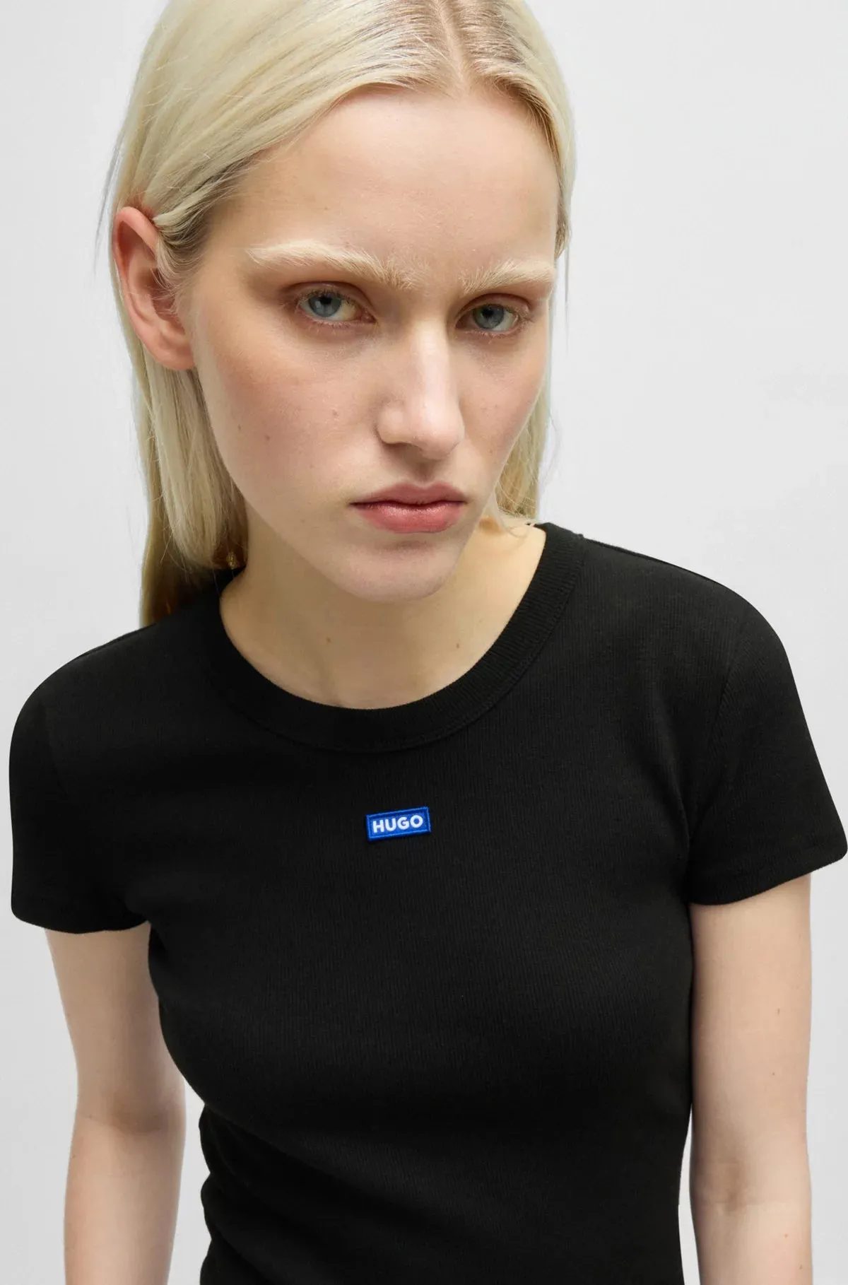 Hugo Blue | Slim-Fit T-Shirt aus Stretch-Baumwolle mit blauem Logo-Aufnäher | 001 schwarz
