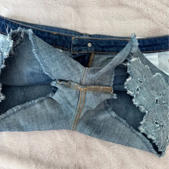 Joe’s Jeans Thula Cut-Off Denim Shorts SZ 30 Embroidered Floral Detailing