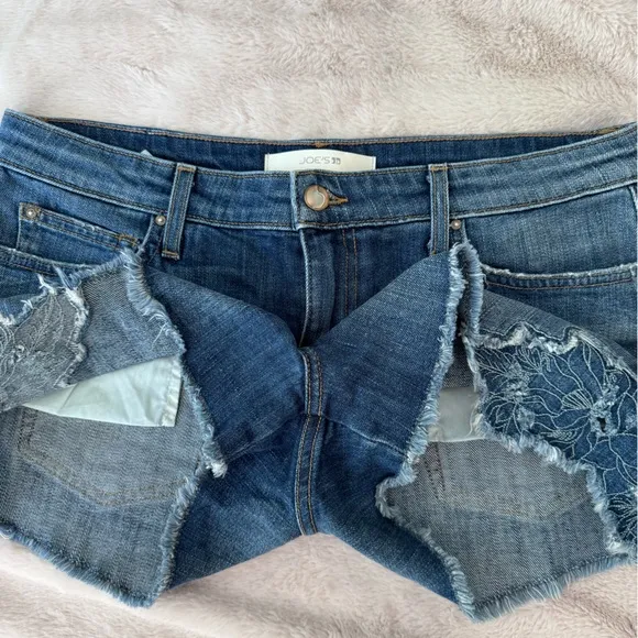 Joe’s Jeans Thula Cut-Off Denim Shorts SZ 30 Embroidered Floral Detailing