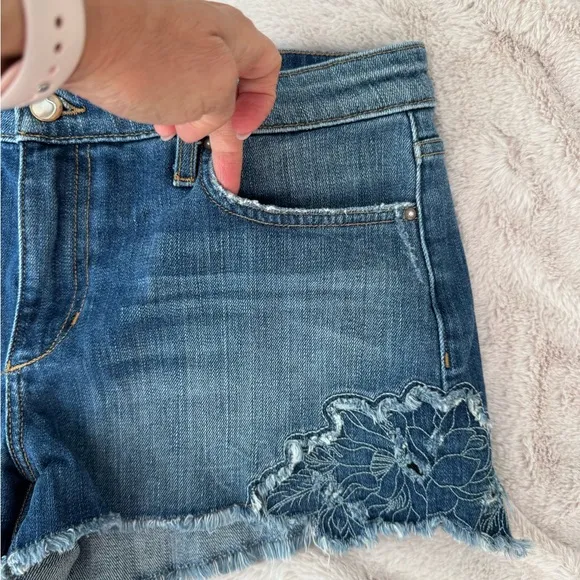 Joe’s Jeans Thula Cut-Off Denim Shorts SZ 30 Embroidered Floral Detailing