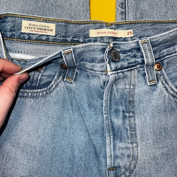 Levi’s Premium Wedgie Straight Fit Women’s Jeans -Light Wash