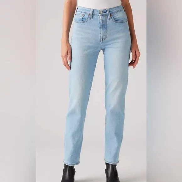 Levi’s Premium Wedgie Straight Fit Women’s Jeans -Light Wash