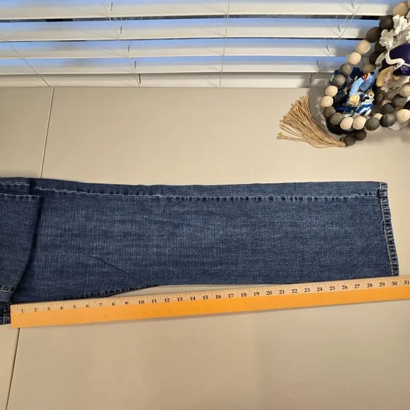 Lucky Brand Jeans Women 6 /28 Gene Montesano Dungaree Lowrise Bootleg 203 28x30