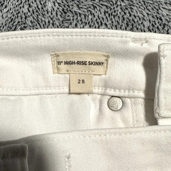 Madewell 11&quot; High-Rise Skinny Jeans in Pure White: Raw-Hem Edition in Size 28