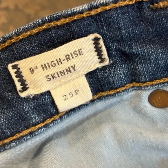 Madewell 9&quot; High Rise Skinny Button Fly Jeans in Size 25 P