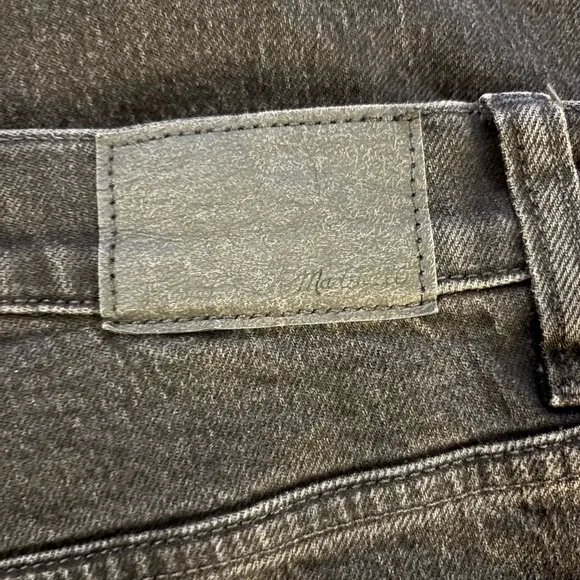Madewell The ‘90s Straight Jeans in Black (Belmere Wash) Size 31. NWOT