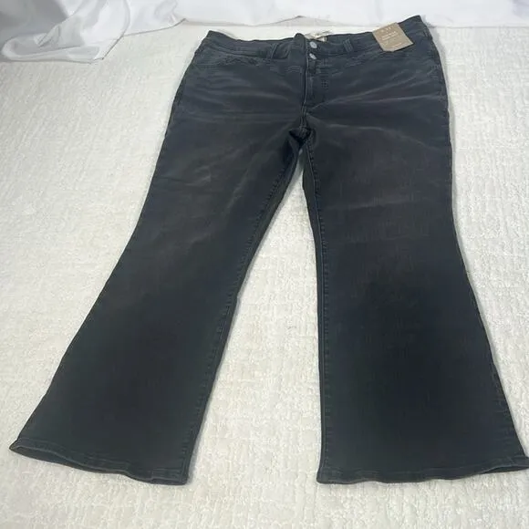 New! Madewell black mid-rise kick out double button jeans W33