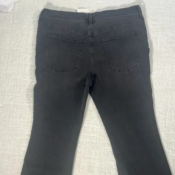 New! Madewell black mid-rise kick out double button jeans W33