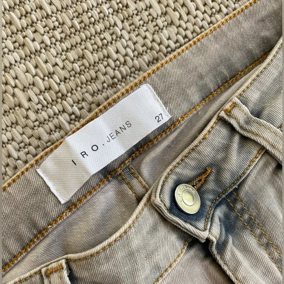 NWT IRO mid rise Ajusté jeans in size 27 light Grey