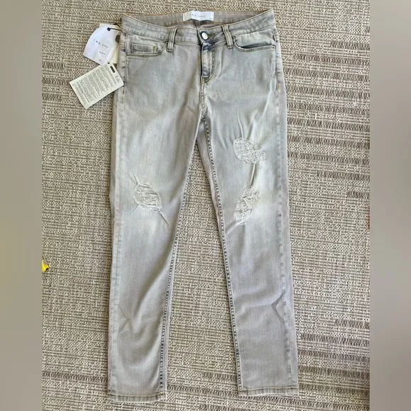 NWT IRO mid rise Ajusté jeans in size 27 light Grey