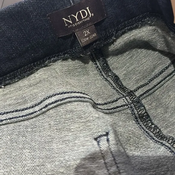 NWT NYDJ  Pull-On Slim Bootcut Jeans COLOR-  Decker - Blue SZ-2X