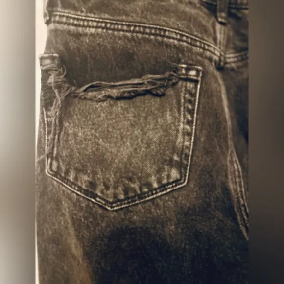 Paige “Sarah” straight leg ankle legnth deconstructed black denim jeans.Size 25.