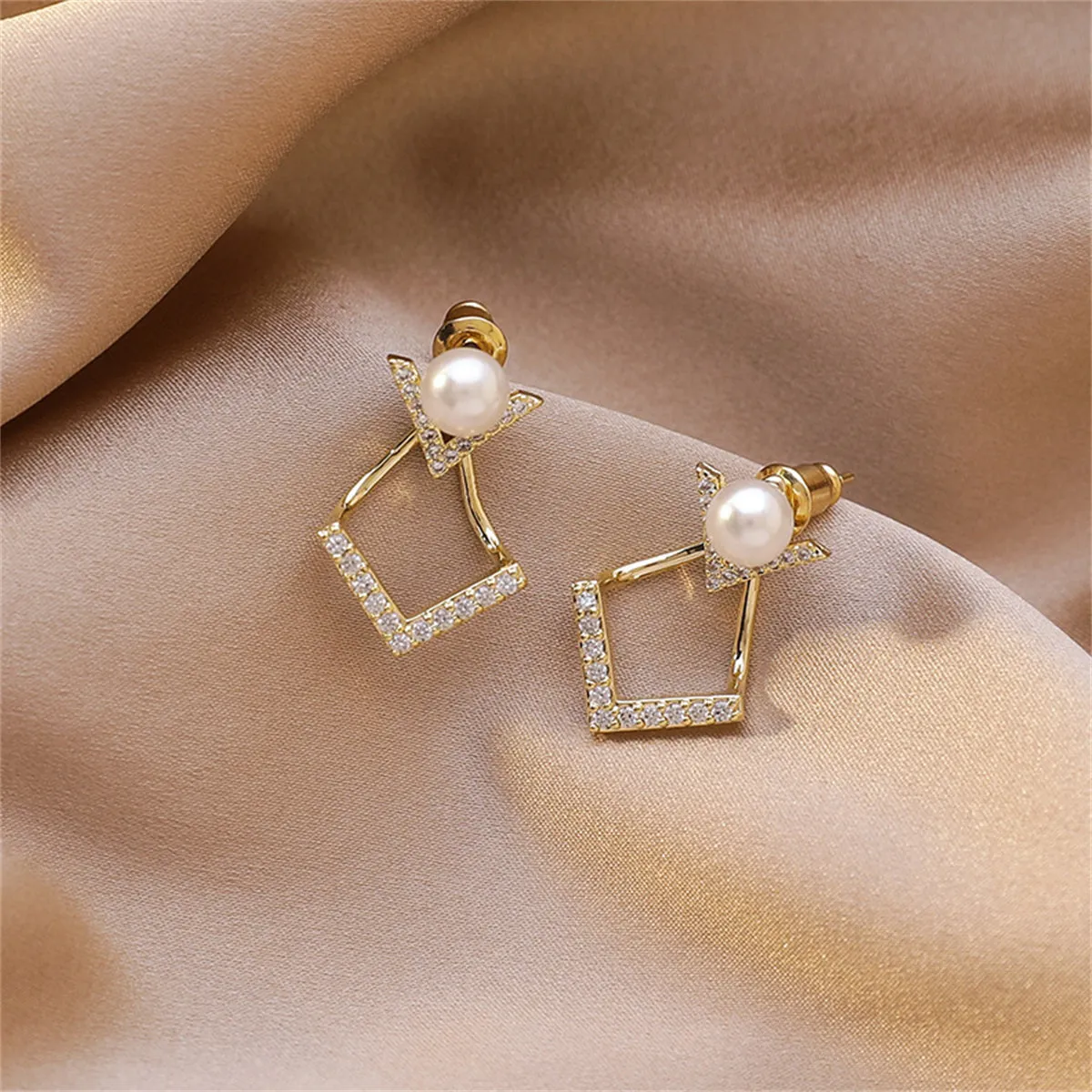 Pearl & Cubic Zirconia 18K Gold-Plated Rhombus Ear Jackets
