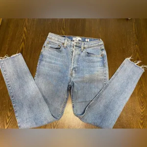 RE\DONE Originals High Rise Ankle Crop in Classic Stone Wash Size 28
