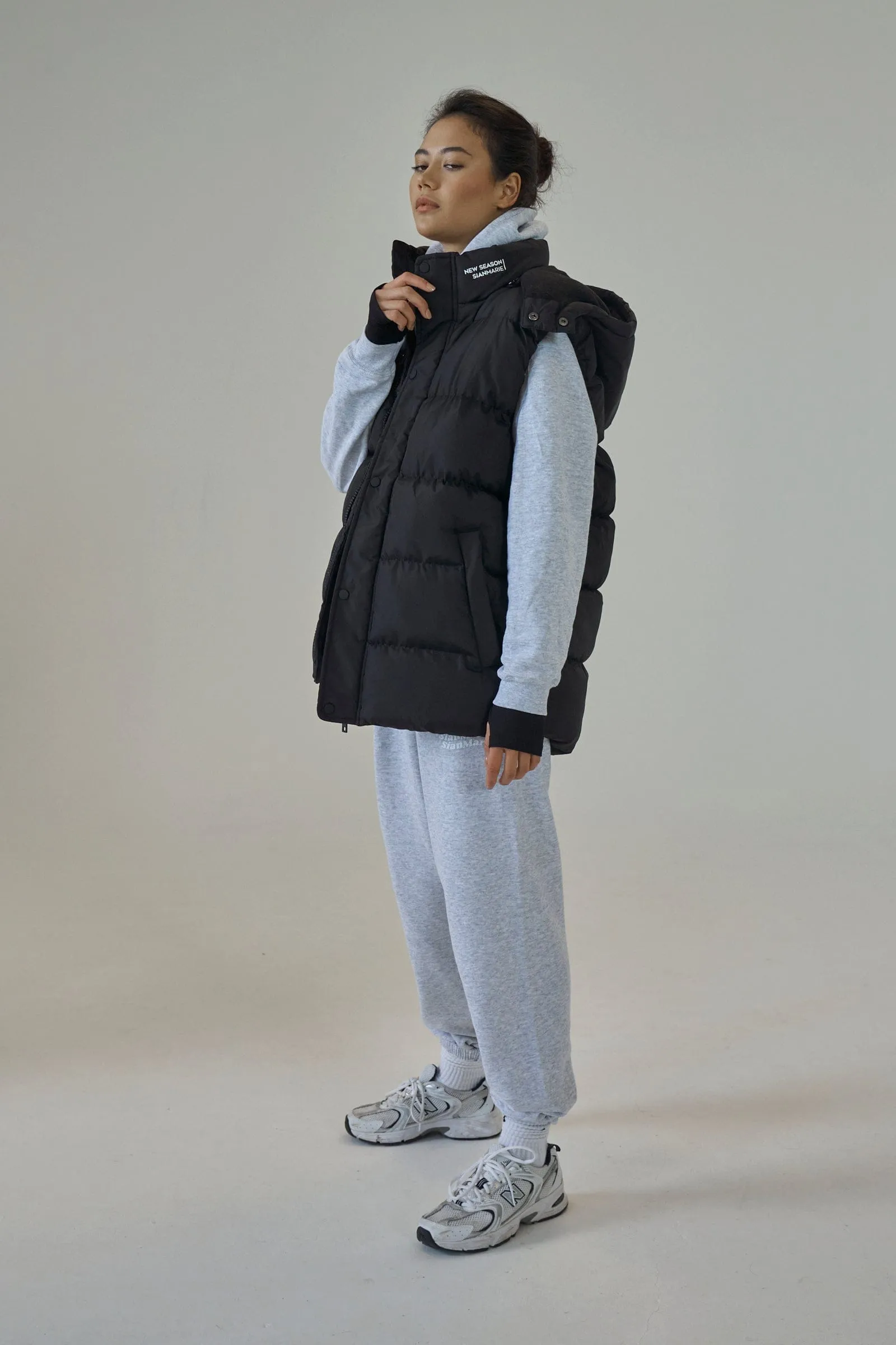 SIANMARIE Quilted Unisex Black Zip Padded Gilet with Detachable Hood