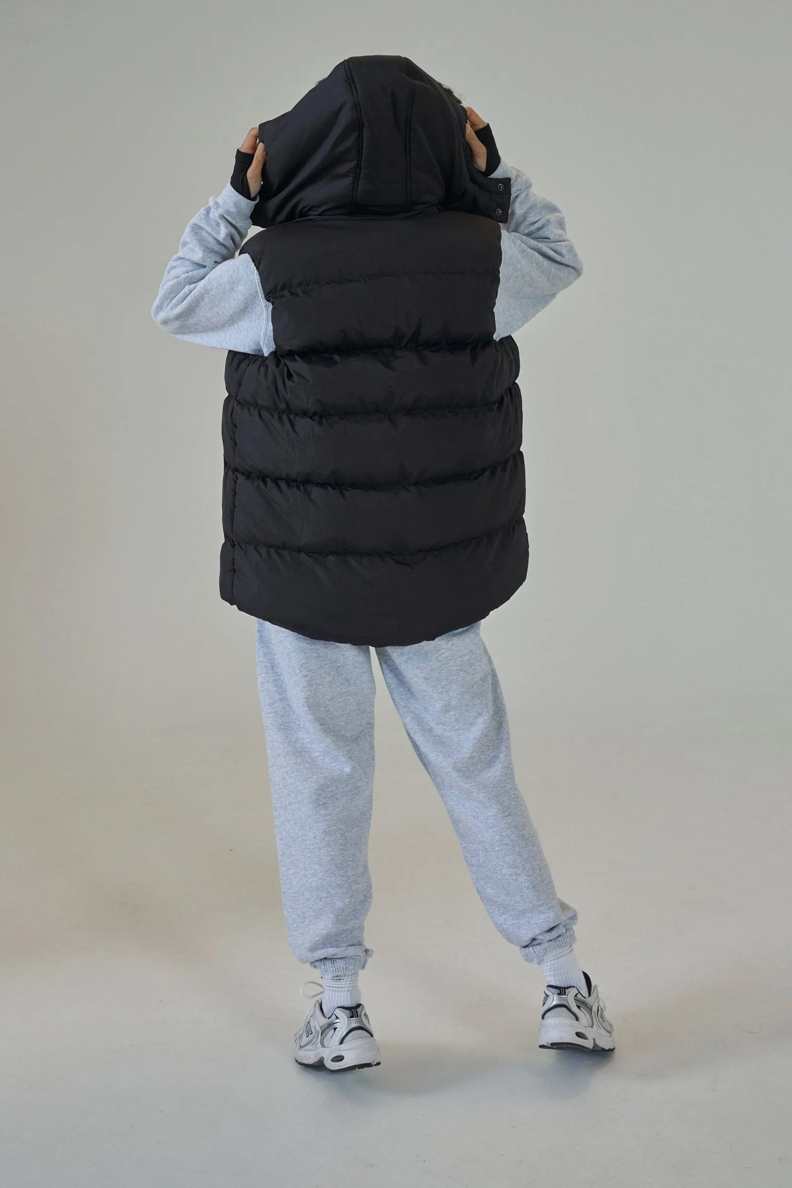SIANMARIE Quilted Unisex Black Zip Padded Gilet with Detachable Hood