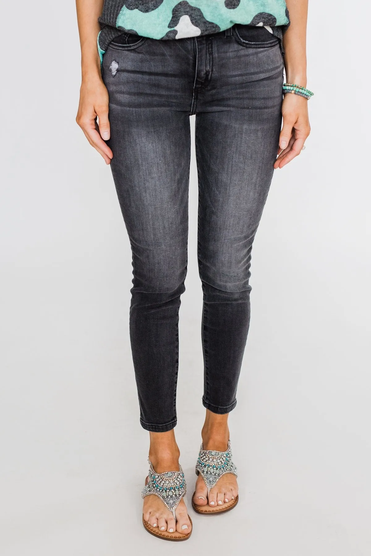 Sneak Peek Jeans- Madelyn Wash