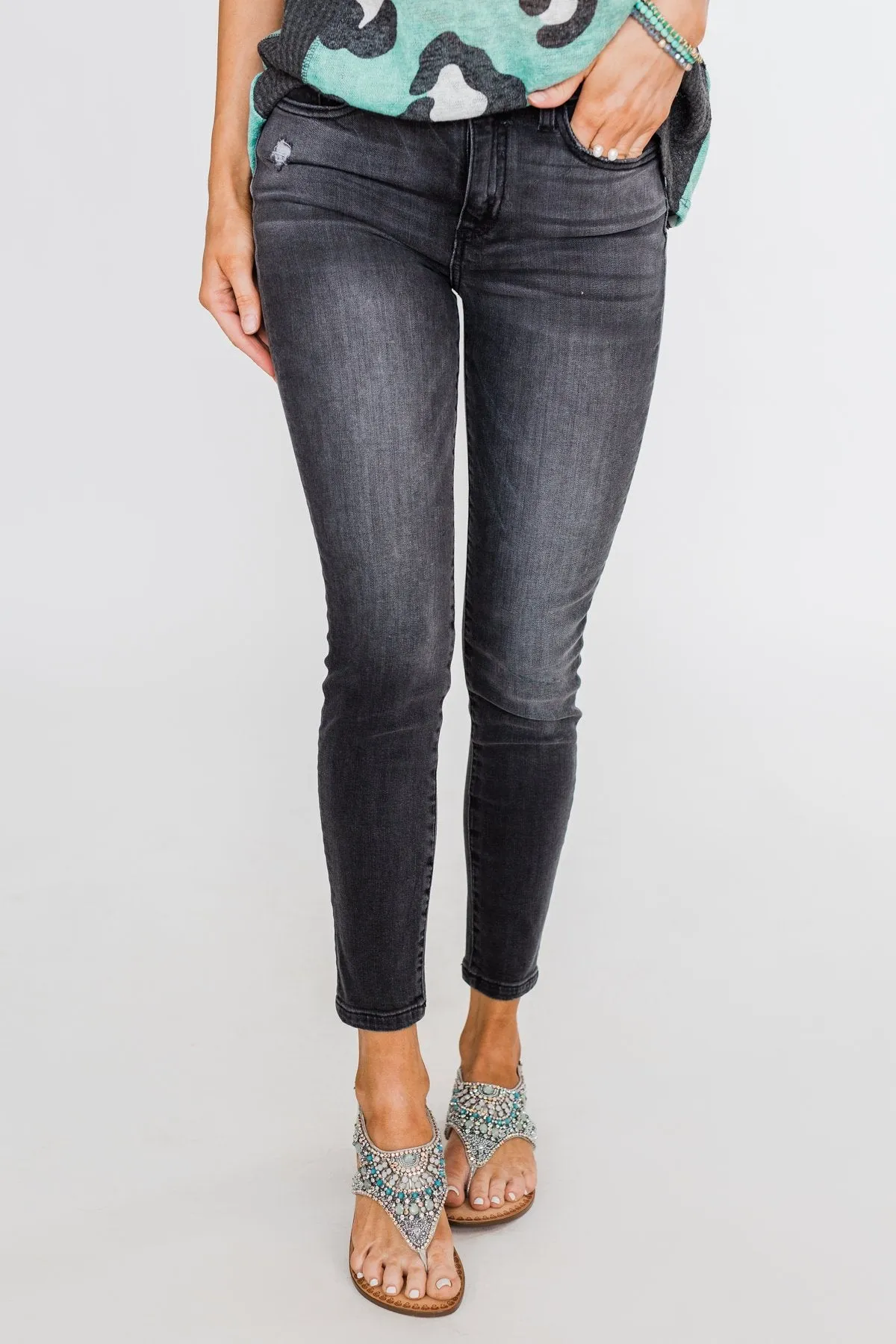 Sneak Peek Jeans- Madelyn Wash