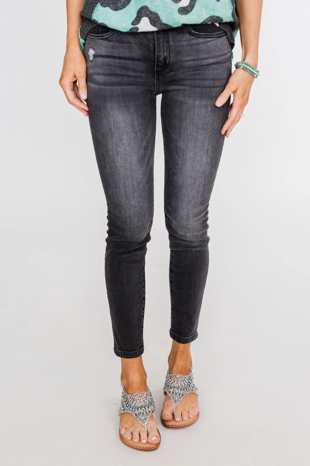 Sneak Peek Jeans- Madelyn Wash