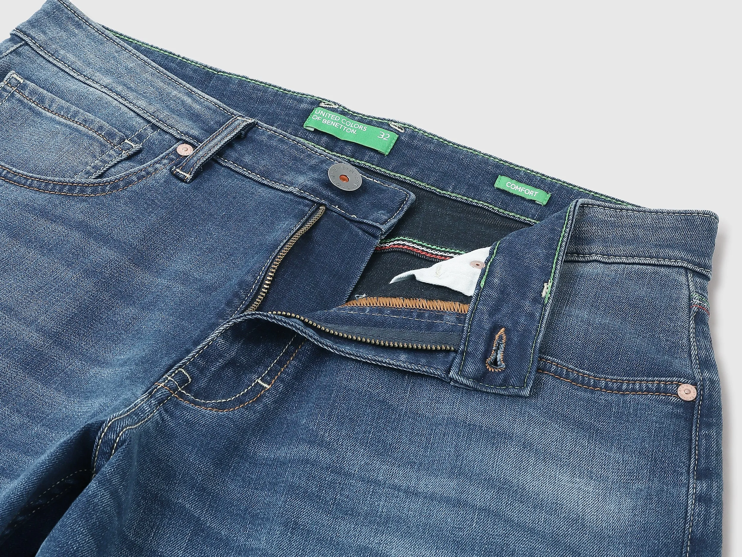 Solid Comfort Fit Jeans