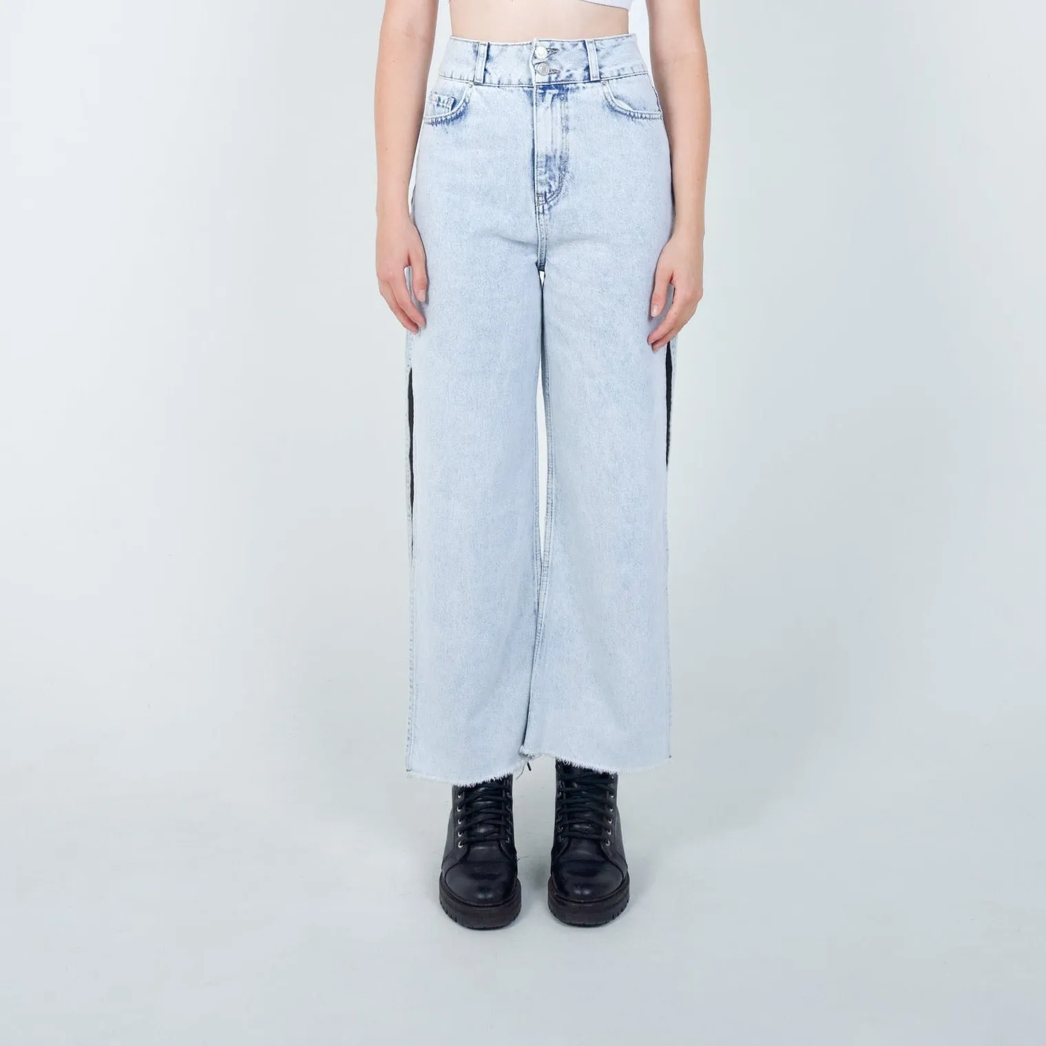 Tearing jeans