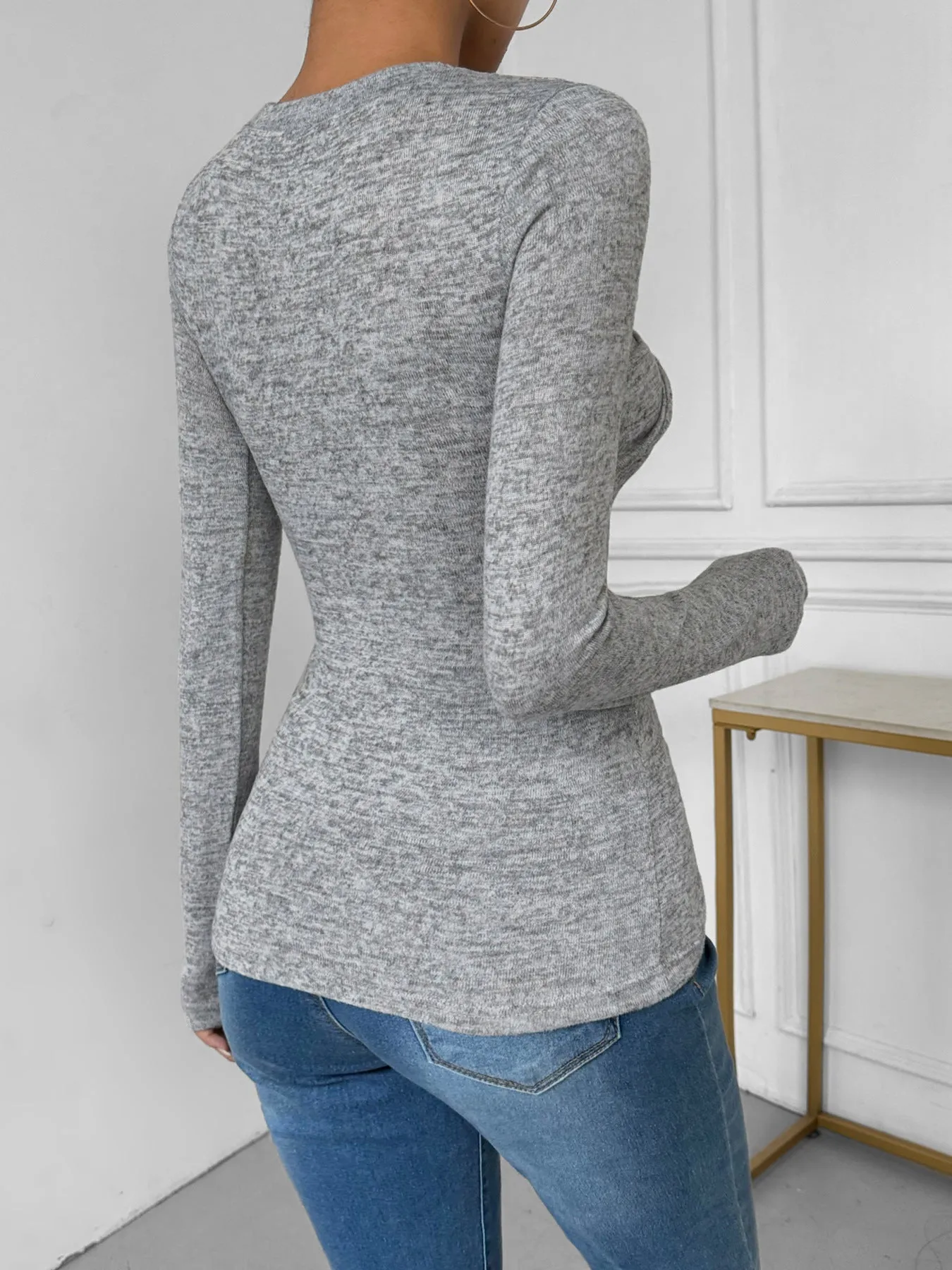 Twist-Front Solid Long-Sleeve Fitted Top for Everyday Elegance