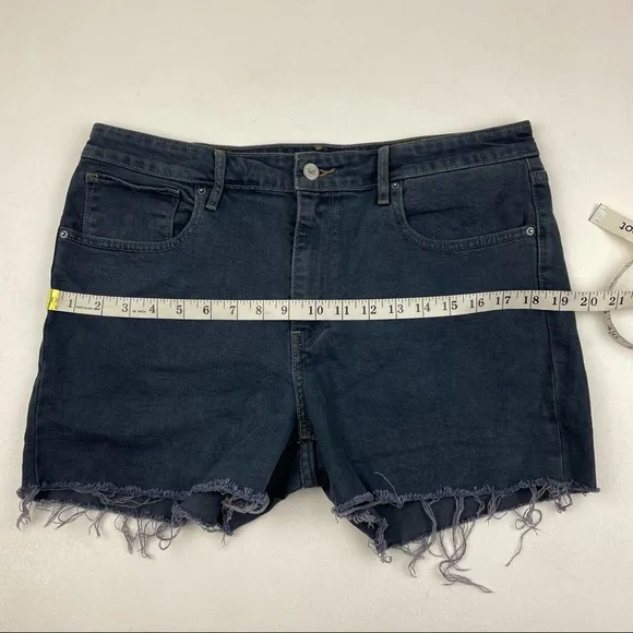 Vintage Levi’s High Waist wedgie fit Jean Shorts