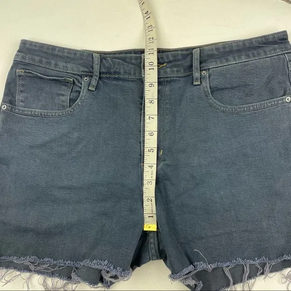 Vintage Levi’s High Waist wedgie fit Jean Shorts